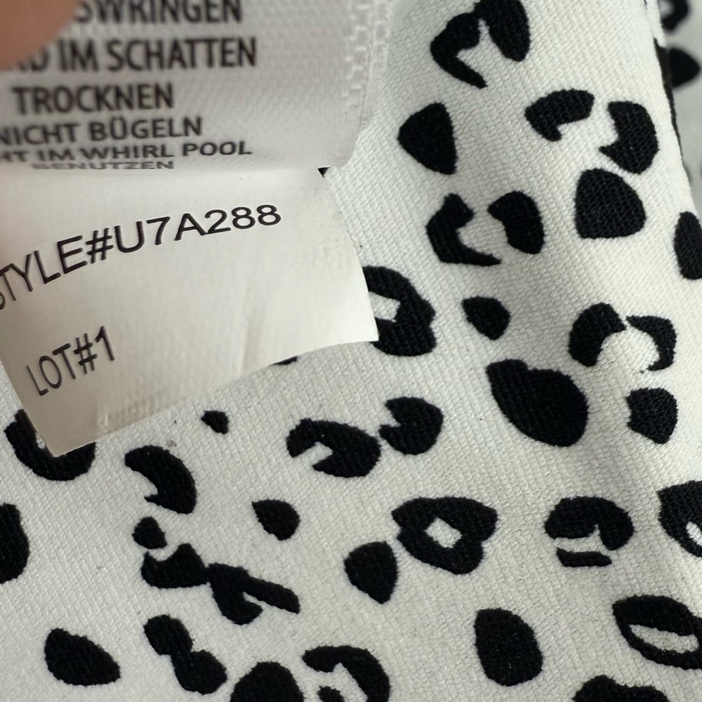 Coco Reef Bikini Top Womens 32 34 DD White Black Reversible Bra Sized Swim NWT - Picture 7 of 9